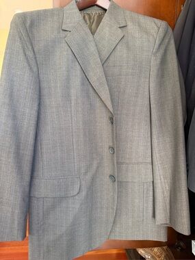 Classic Men's Gray 2 piece custom tailored suit - Three-Button Suit Jacket